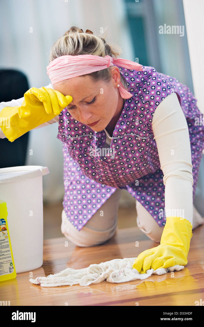 Woman doing housework scrubbing floor hires stock photography and images Alamy