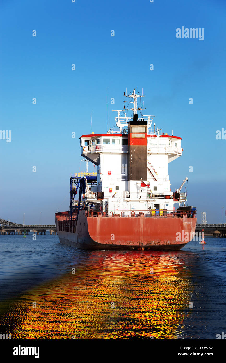 Oil spill cleanup ship hires stock photography and images Alamy