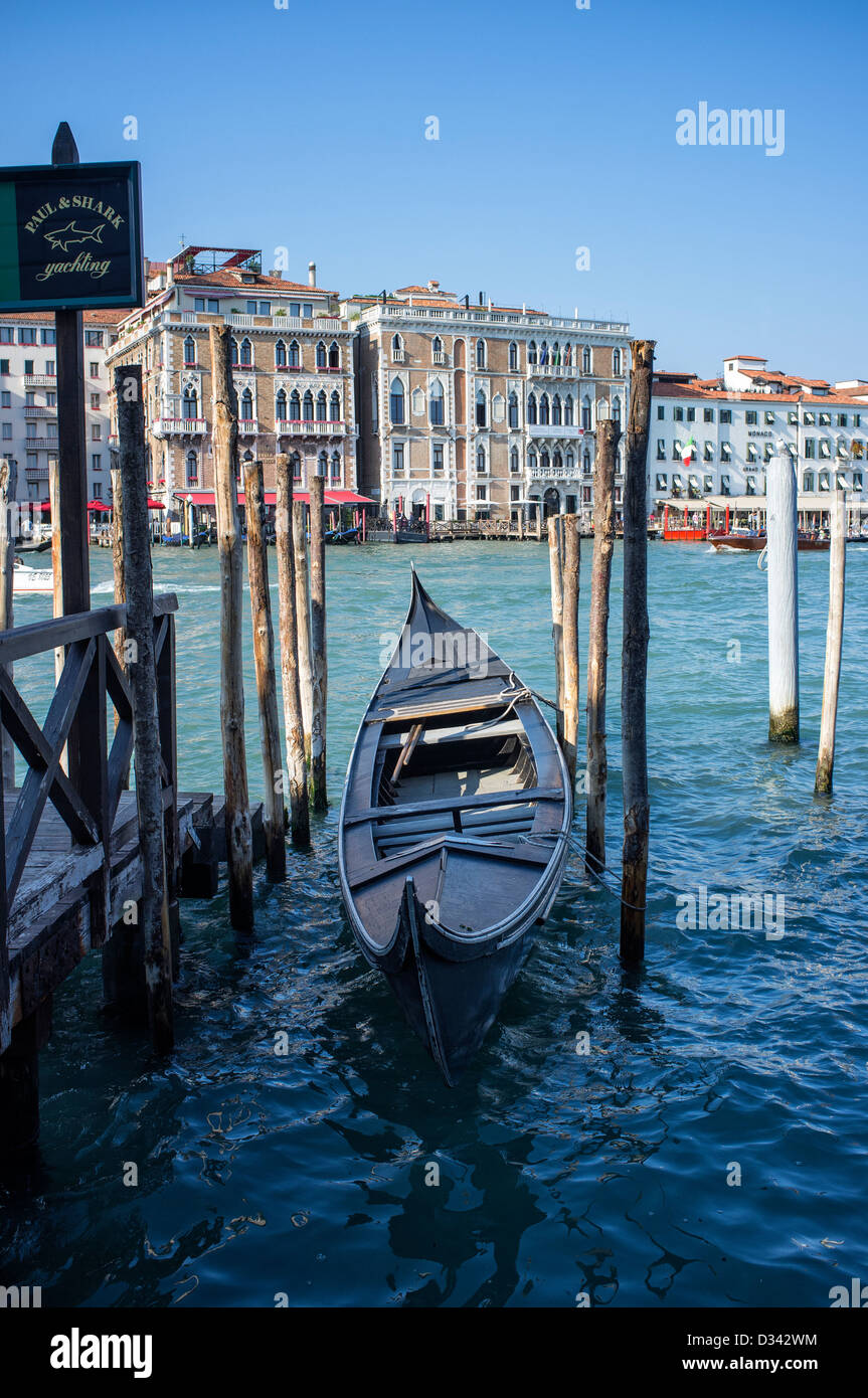 Gondola between Mooring Posts on the Grand Canal Venice Stock Photo - Alamy