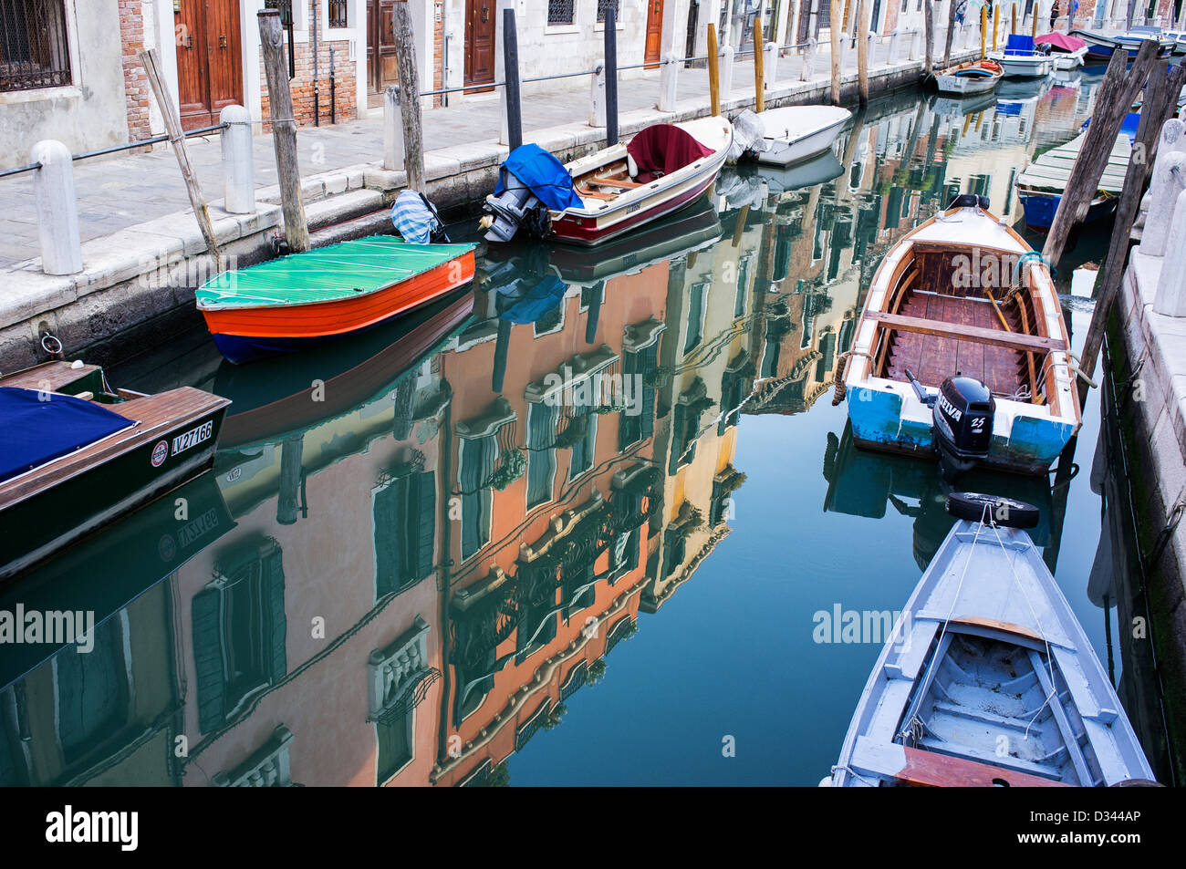 Water reflection boats canal venice hi-res stock photography and images ...