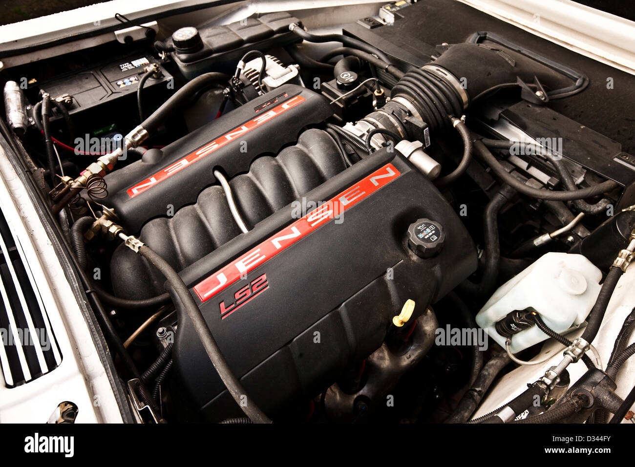 Jensen Interceptor S retro classic car engine, Tower Bridge, London 15 10 2010 Stock Photo