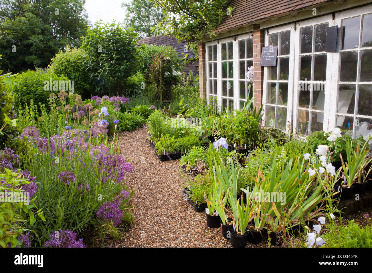 Traditional house and garden, Kent Stock Photo Alamy