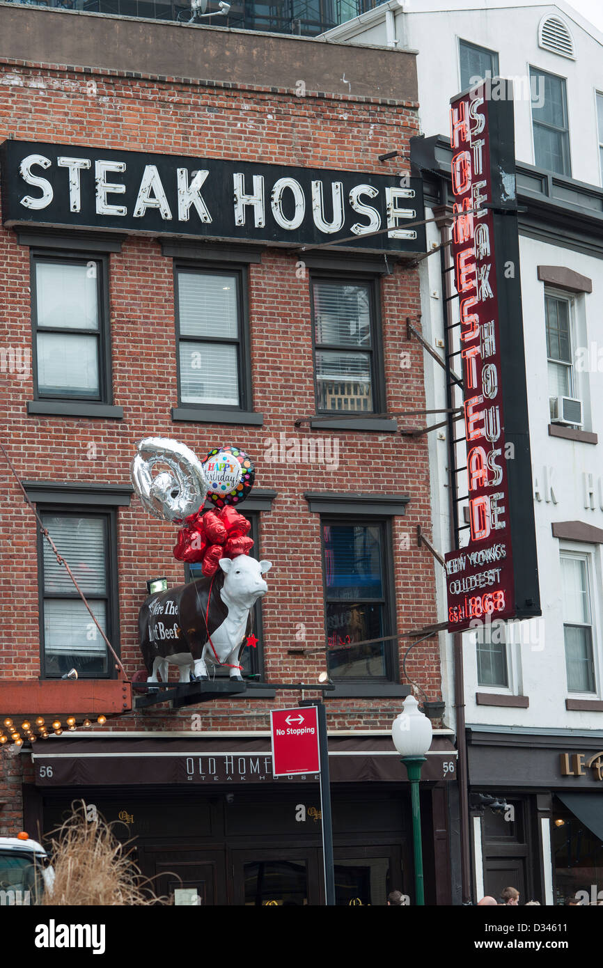 Annabelle The Cow Outside The Old Homestead Steakhouse In The Meatpacking District In New York Stock Photo Alamy
