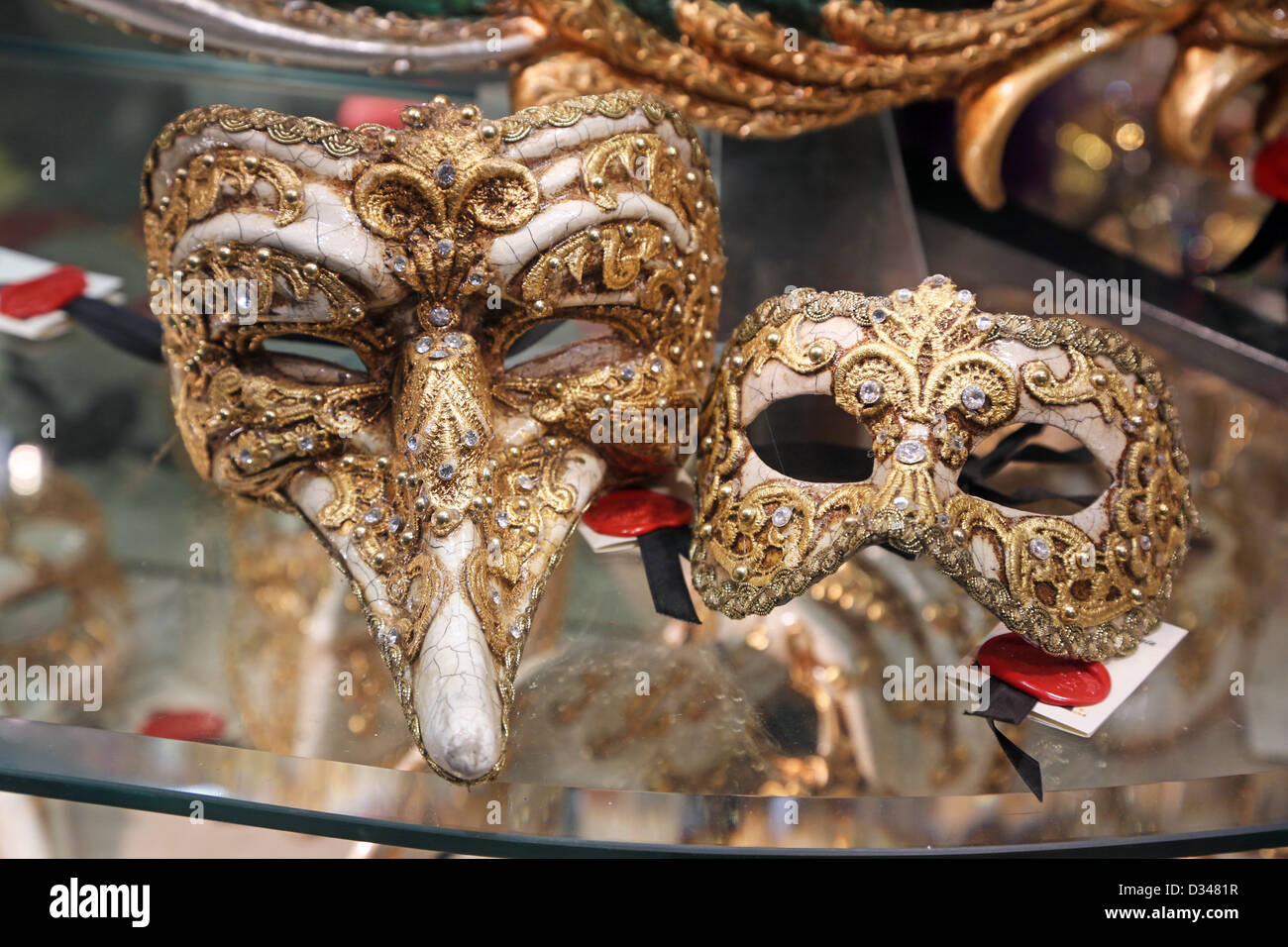 Gold mask from venice hi-res stock photography and images - Alamy