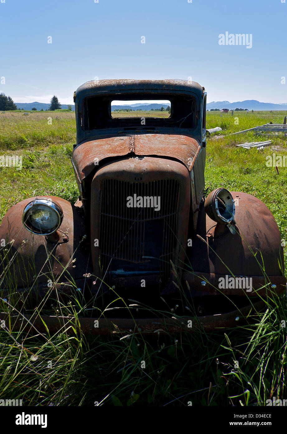 Abandoned old truck wreck hi-res stock photography and images - Alamy