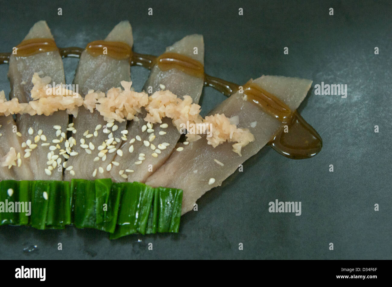 Tuna tataki with spring onion, sesame, ginger and ponzu Stock Photo Alamy