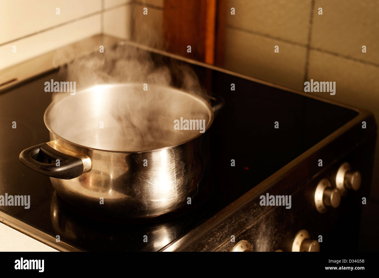 Boiling stove steam hi-res stock photography and images - Alamy