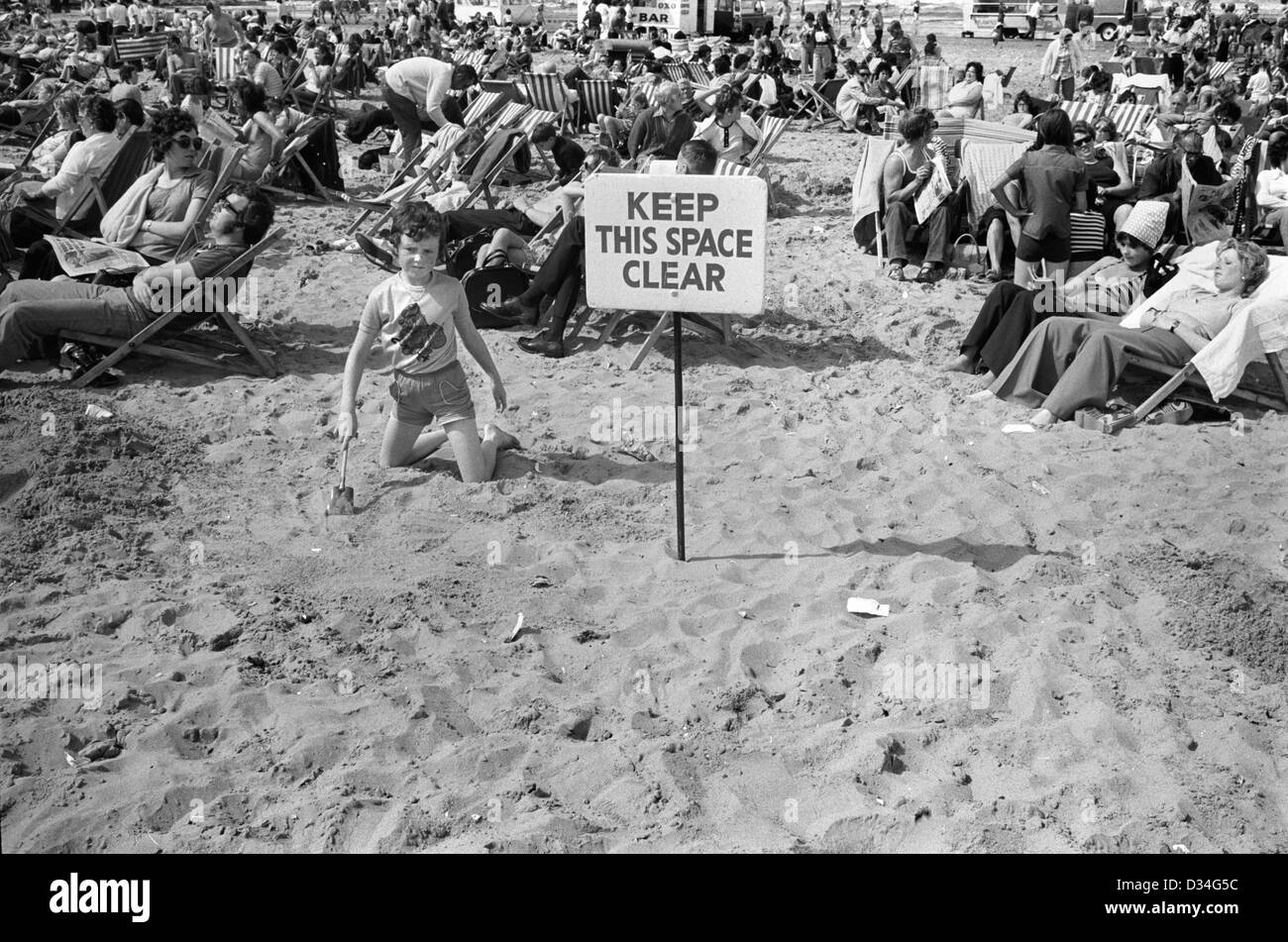 1970s Family Beach High Resolution Stock Photography and Images - Alamy