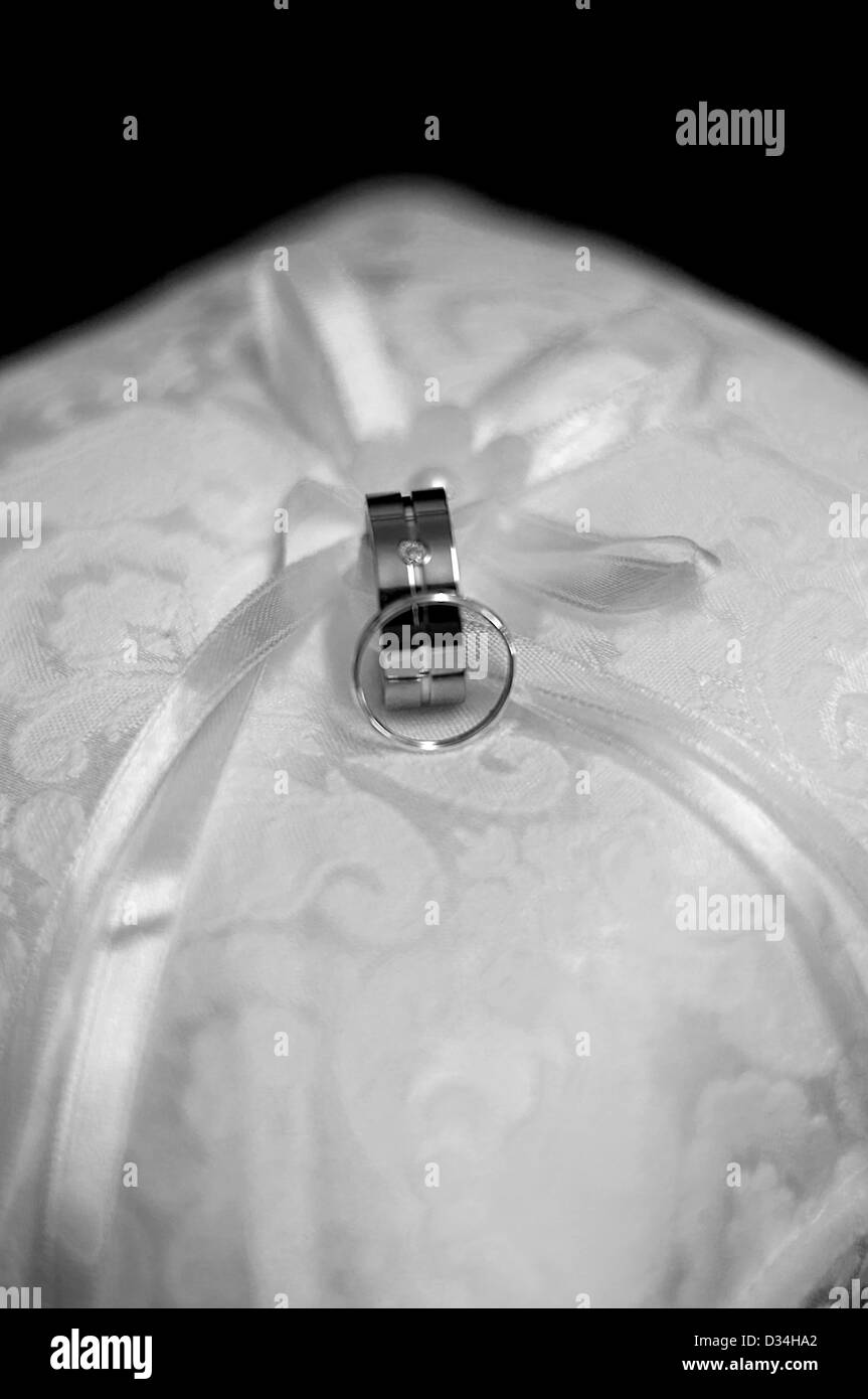 Wedding rings black and white image Stock Photo Alamy