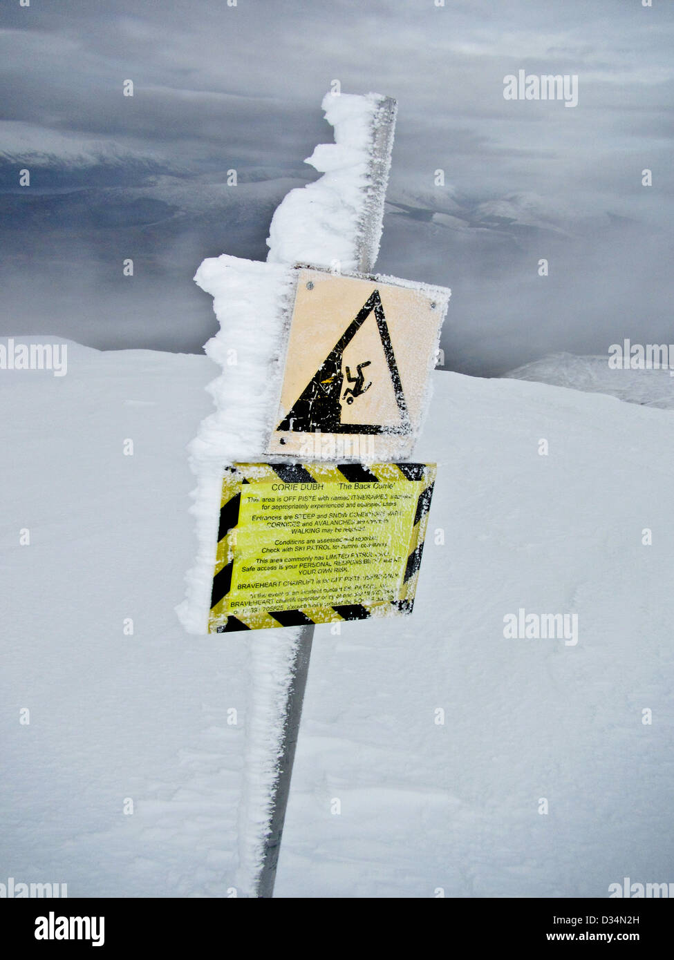 Sign post on Scottish mountain Aonach Mor warning of the danger of falling Stock Photo