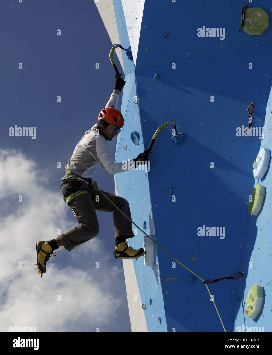Rope climbing olympics hires stock photography and images Alamy