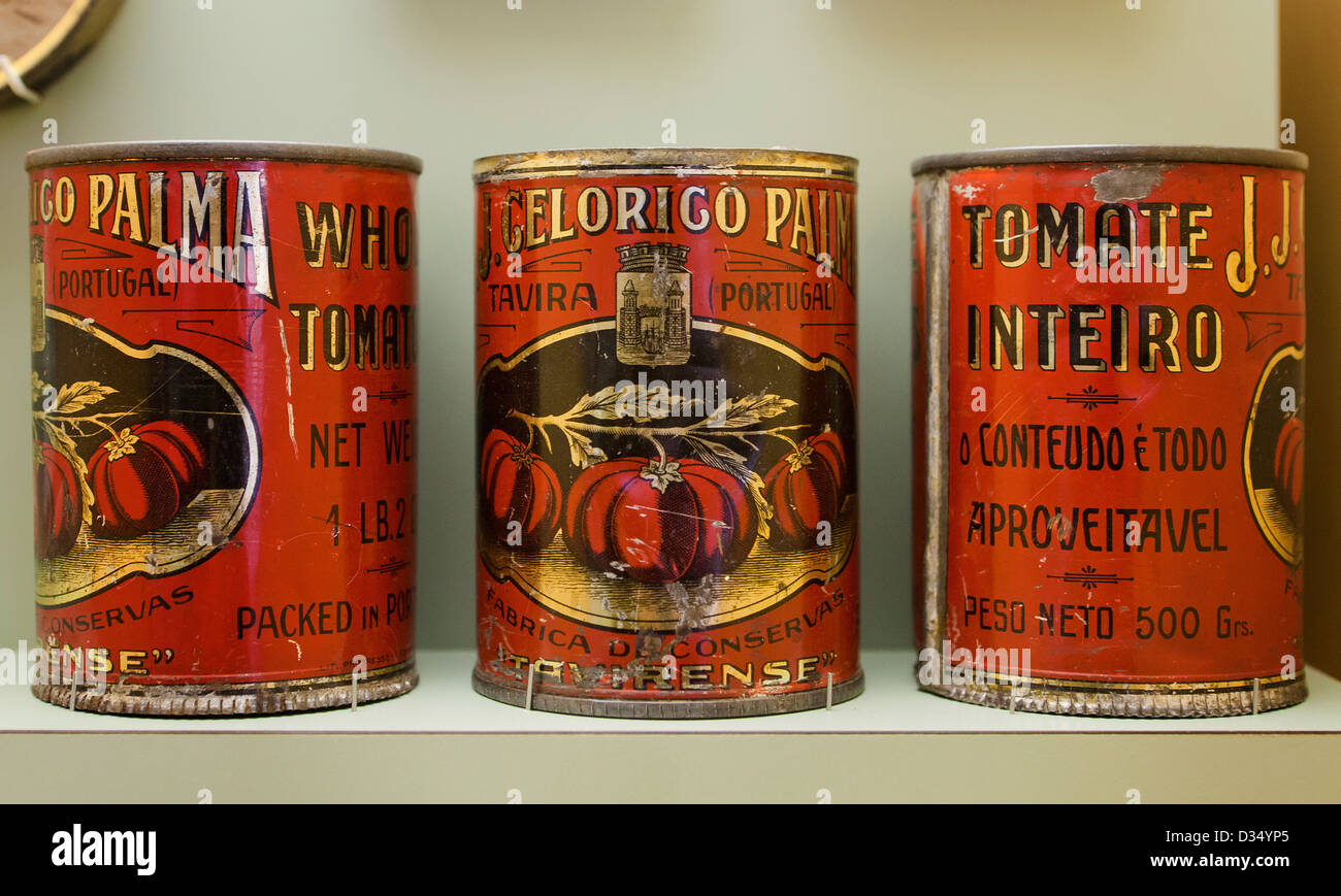 Vintage JJ Gelorigo Palma Tomate Inteiro (peeled whole tomatoes) tin cans from Portugal - early 20th century Stock Photo
