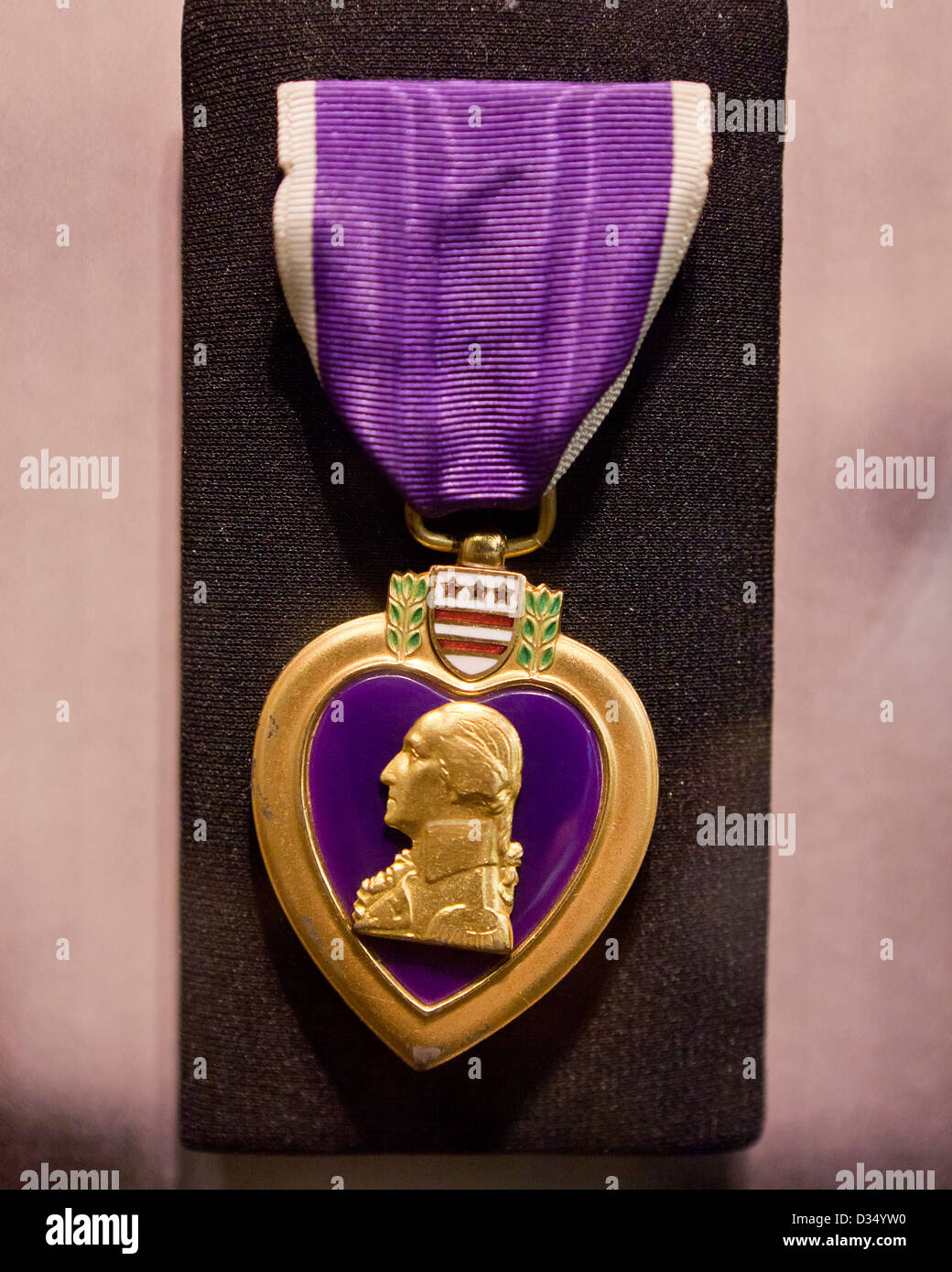 Purple heart medal hires stock photography and images Alamy