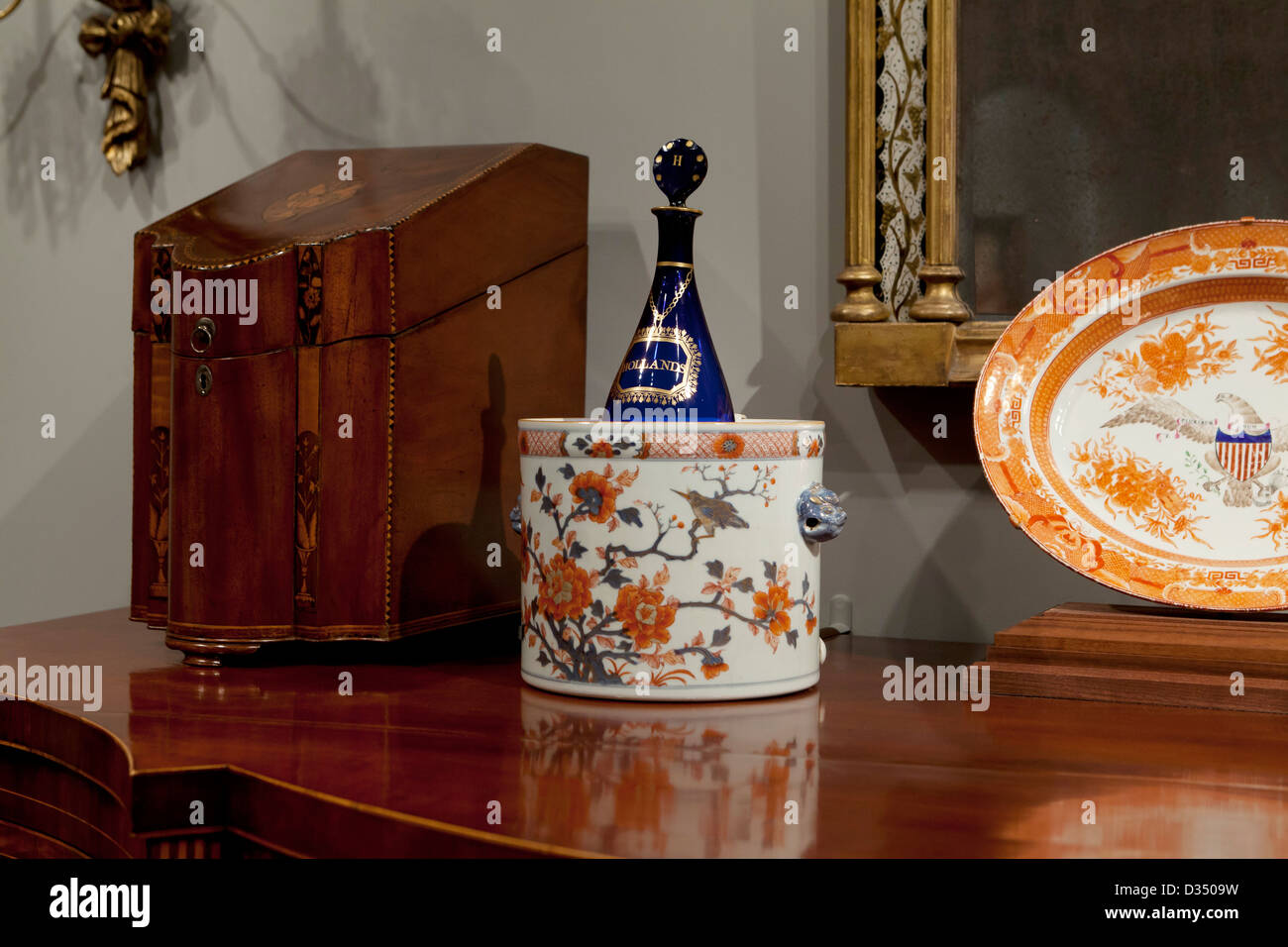 Antique porcelain wine cooler - Jingdezhen, China - 18th century Stock Photo