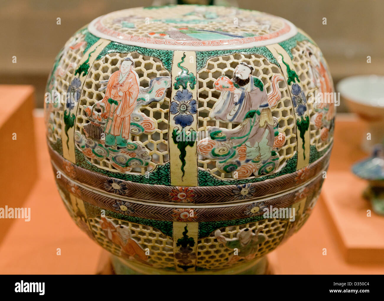 Reticulated porcelain container, famille jaune enamels on biscuit porcelain  - China, Kangxi Reign, 1662 Stock Photo