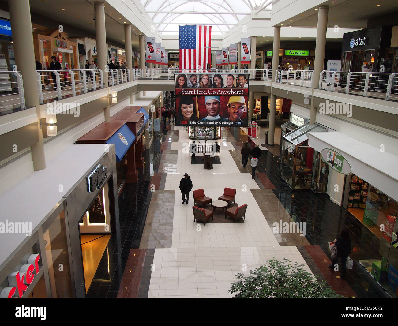 skuffe bemærkede ikke Render Indoor shopping mall (Walden Galleria, Buffalo, NY Stock Photo - Alamy