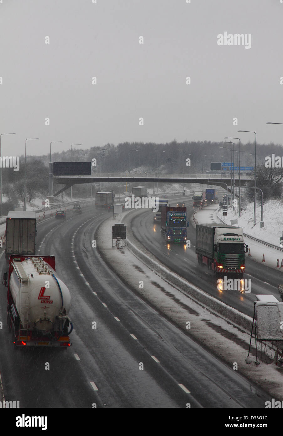Traffic snow motorway hi-res stock photography and images - Alamy