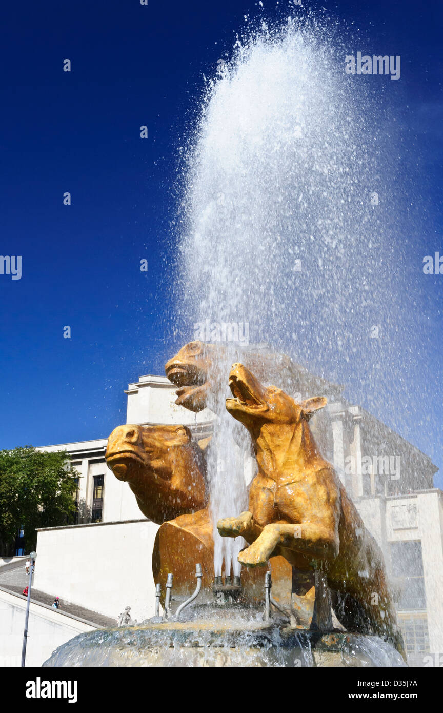 Horse and dog sculptures, Jardins du Trocadéro, Palais Chaillot, Paris