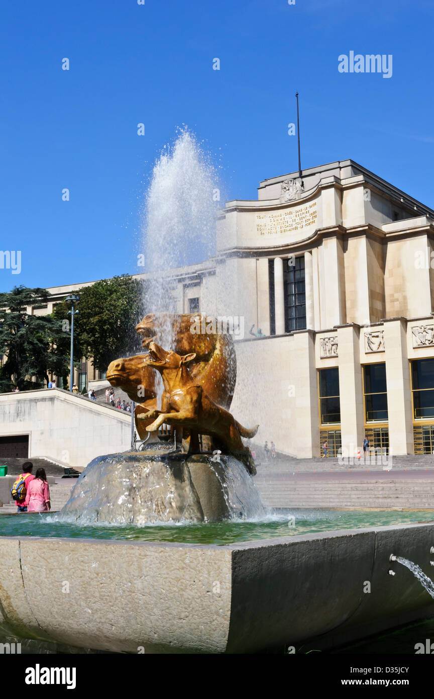 Horse and dog sculptures, Jardins du Trocadéro, Palais Chaillot, Paris