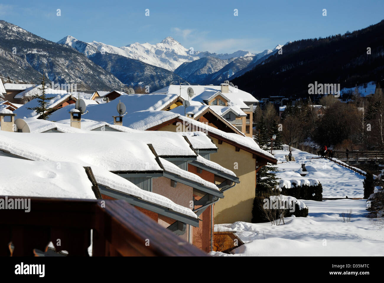 French ski resort Serre Chevalier, Chalet roof tops in the town of  Villeneuve with mountains in the background and fresh snow Stock Photo -  Alamy