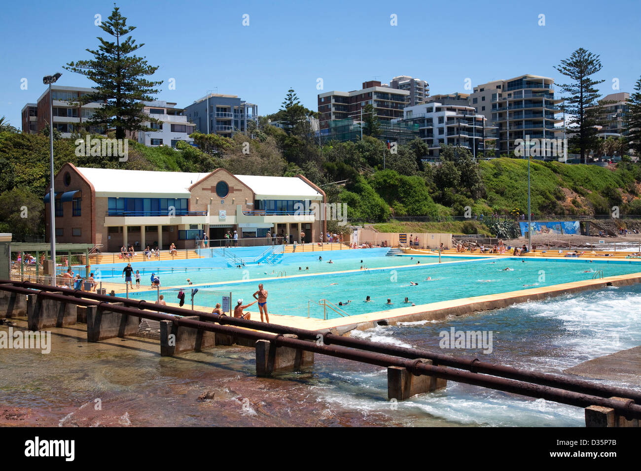 Summer crowds cool down at the Continental Swimming Pool on Cliff Road Wollongong Illawarra Region New South Wales Australia Stock Photo