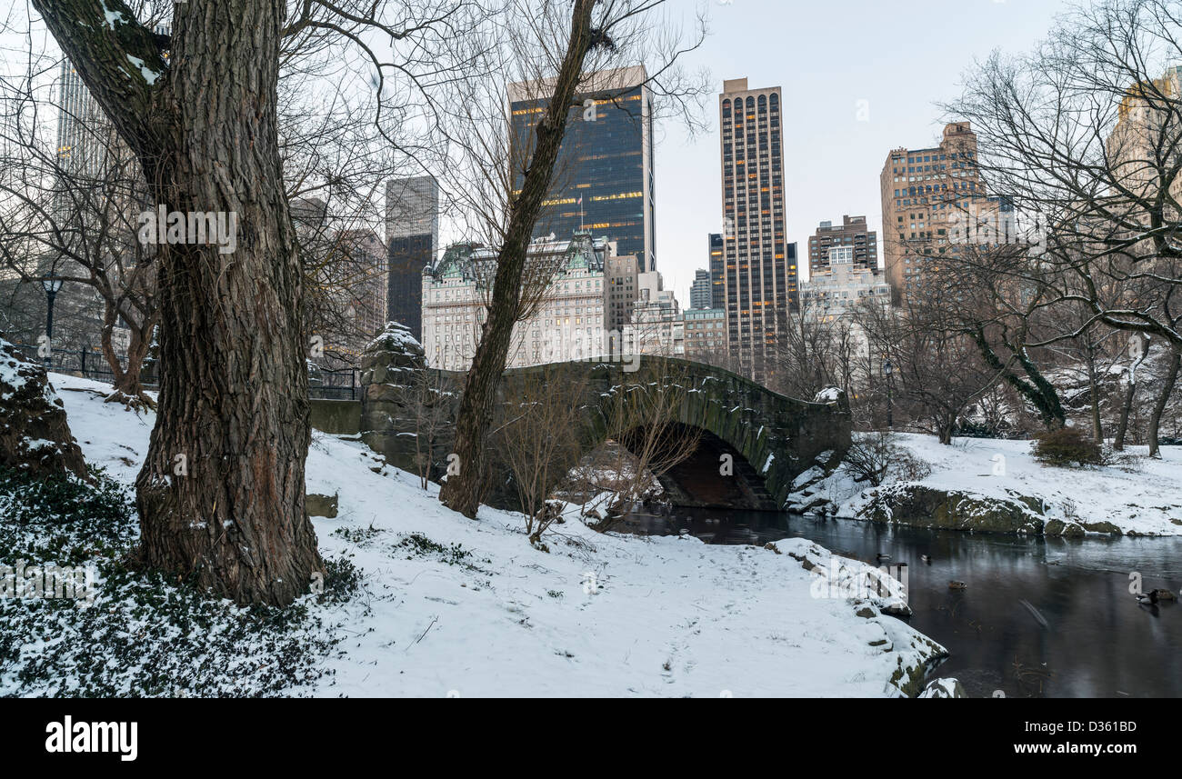 Central park in snow after a winter storm central park hi-res stock ...