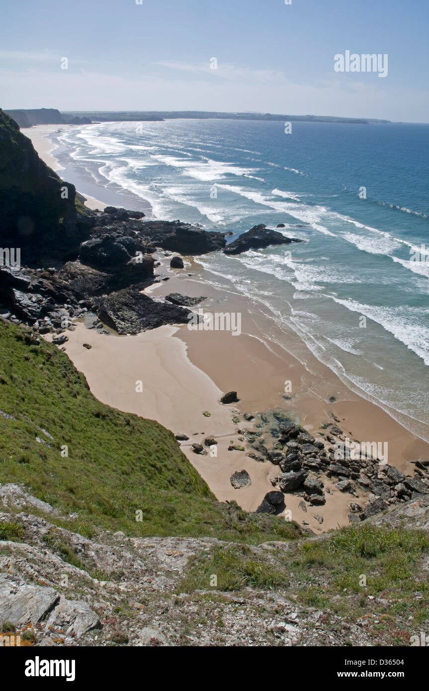 Idyllic deserted sandy bay at Stem Cove, near Mawgan Porth on Cornwall's north coast, looking south to Watergate Bay Stock Photo