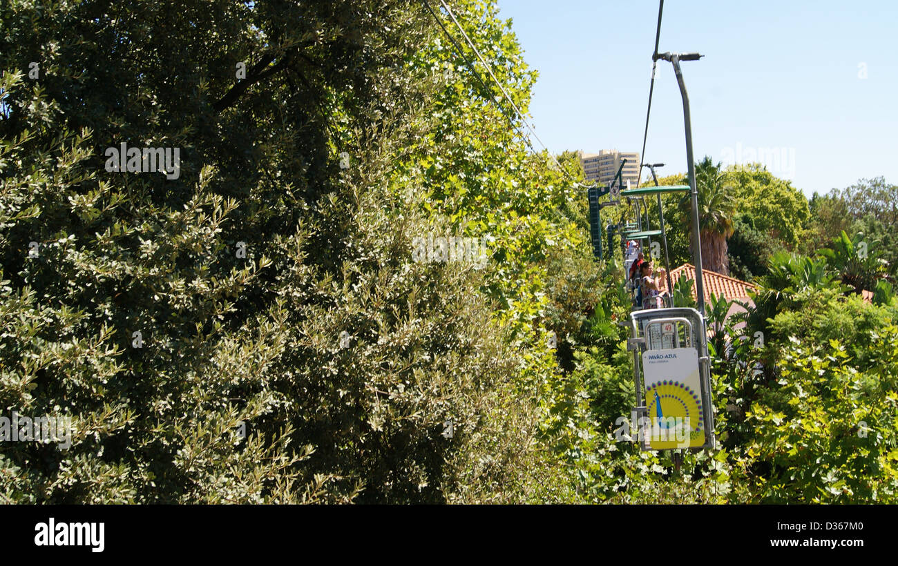 Lift gondola hi-res stock photography and images - Alamy
