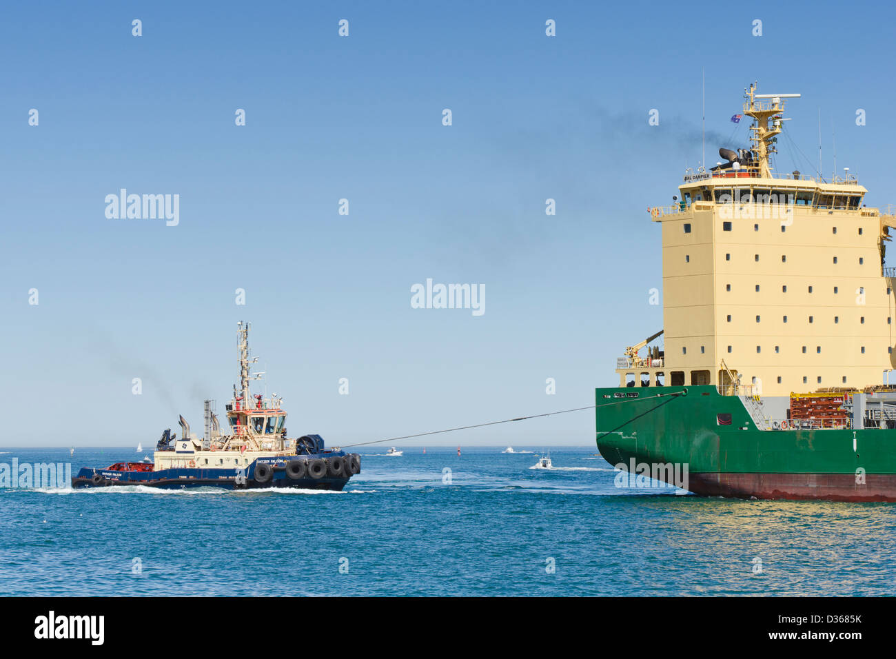 Ship and tug boat hi-res stock photography and images - Alamy
