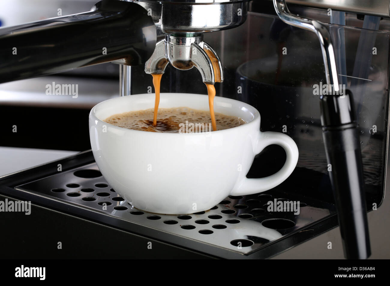 MAKING FRESH ESPRESSO COFFEE Stock Photo Alamy