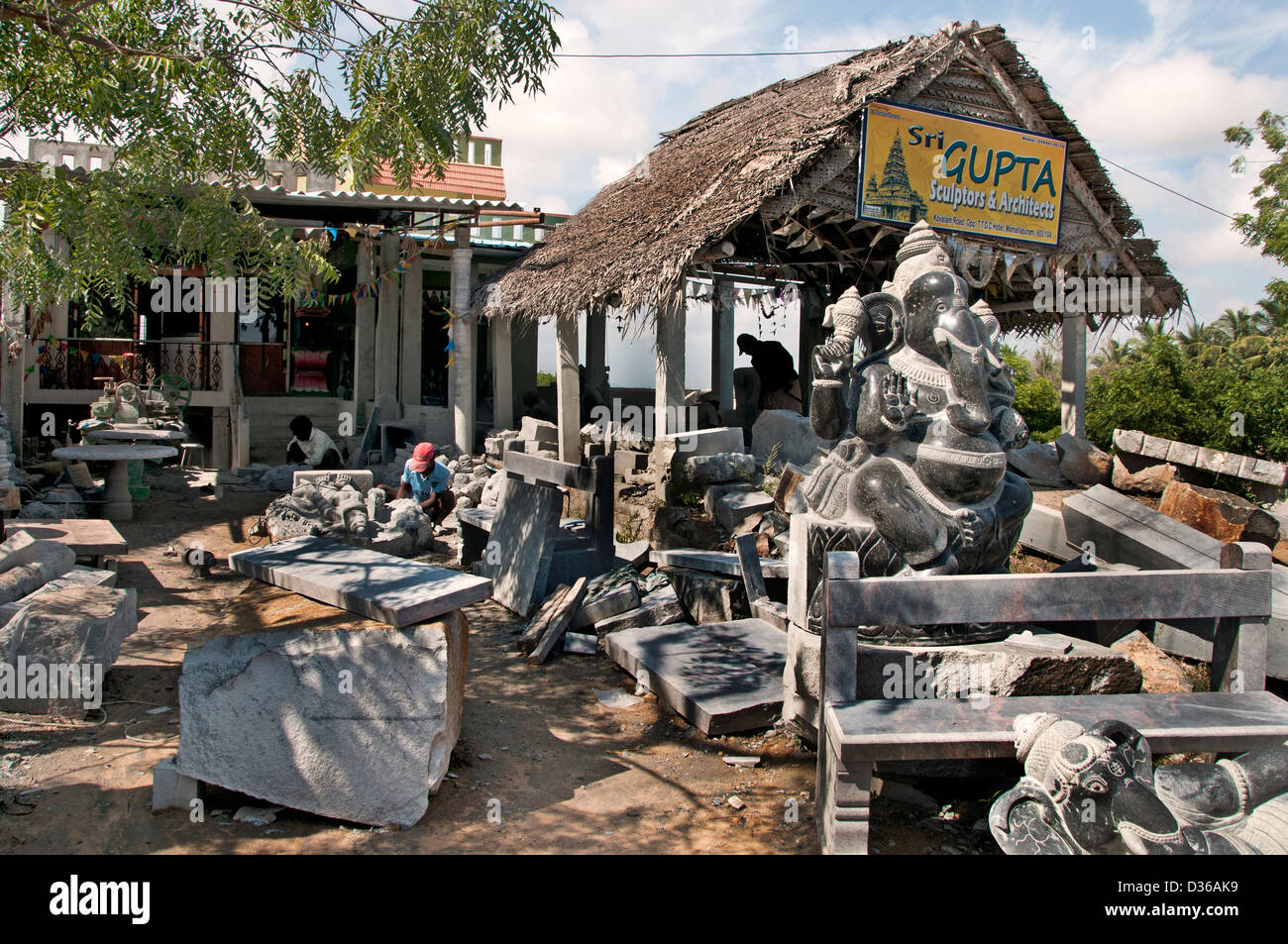 Sculptor stonemason stonecutter Hindu Hinduism between Chennai and Puducherry India Tamil Nadu Stock Photo