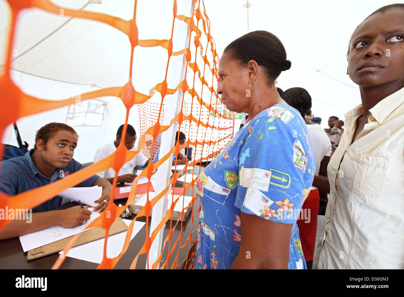 Carrefour, Haiti, patients are registered in the entrance area Stock Photo