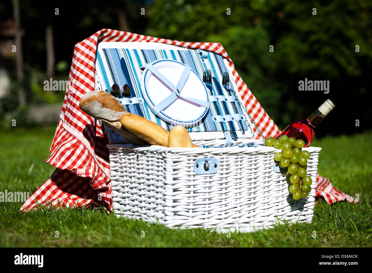Picnic basket with fruit bread and wine Stock Photo - Alamy