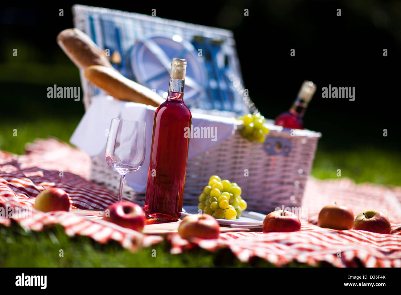 Picnic basket with fruit bread and wine Stock Photo - Alamy