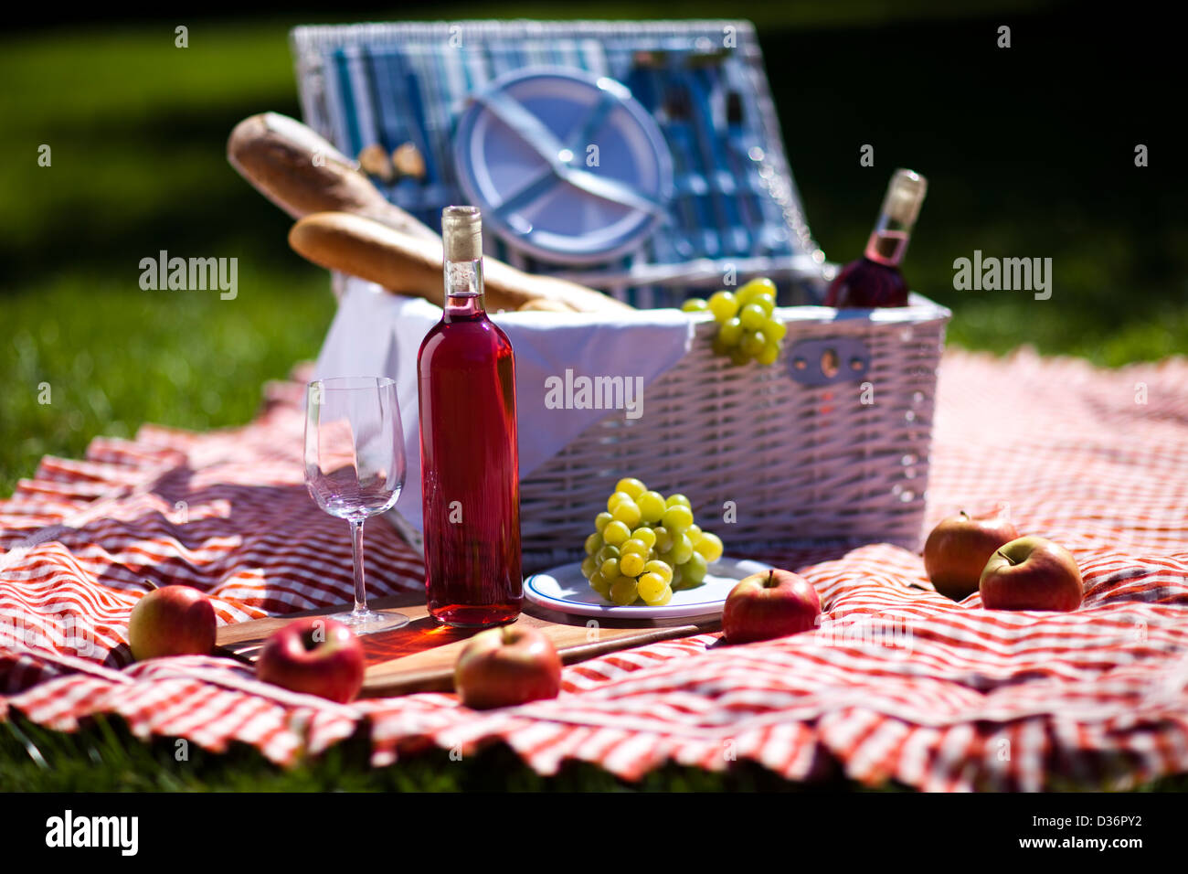 Picnic basket with fruit bread and wine Stock Photo - Alamy
