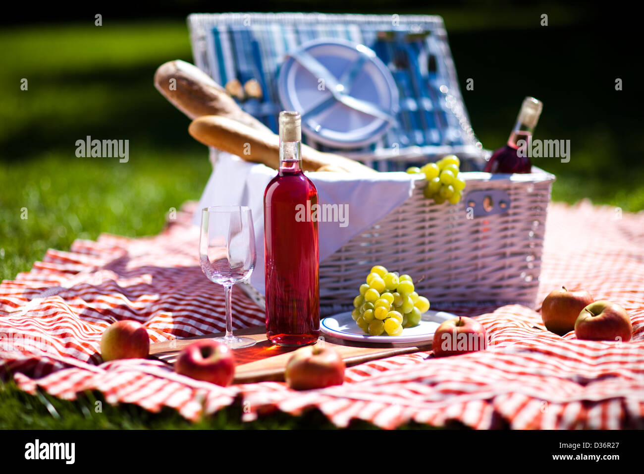 Picnic basket with fruit bread and wine Stock Photo - Alamy