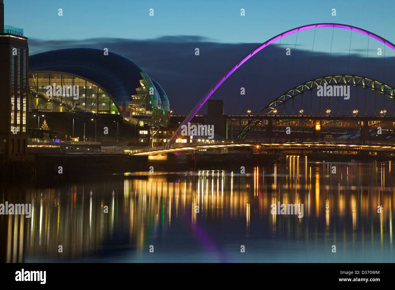 Gateshead Quays with The Sage and Millennium Bridge over the River Tyne at night, Tyne and Wear, North East England, UK, GB, Stock Photo