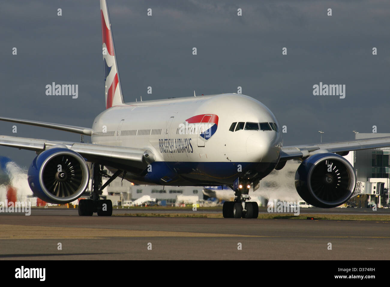 BRITISH AIRWAYS BOEING 777 200 IAG INTERNATIONAL AIRLINES GROUP Stock Photo