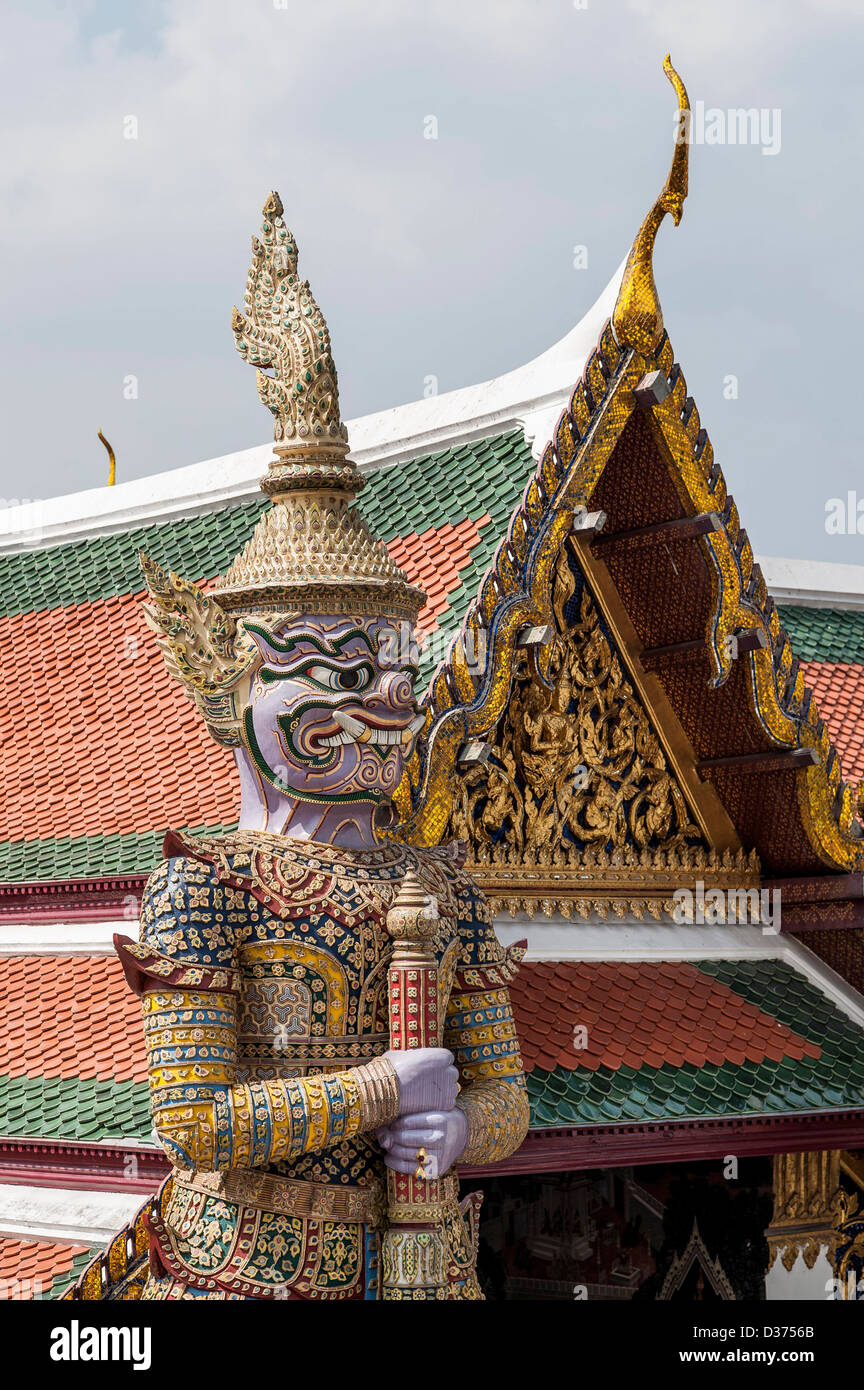 BANGKOK - THAILAND: Guardian Statue at the Grand Palace in Bangkok ...