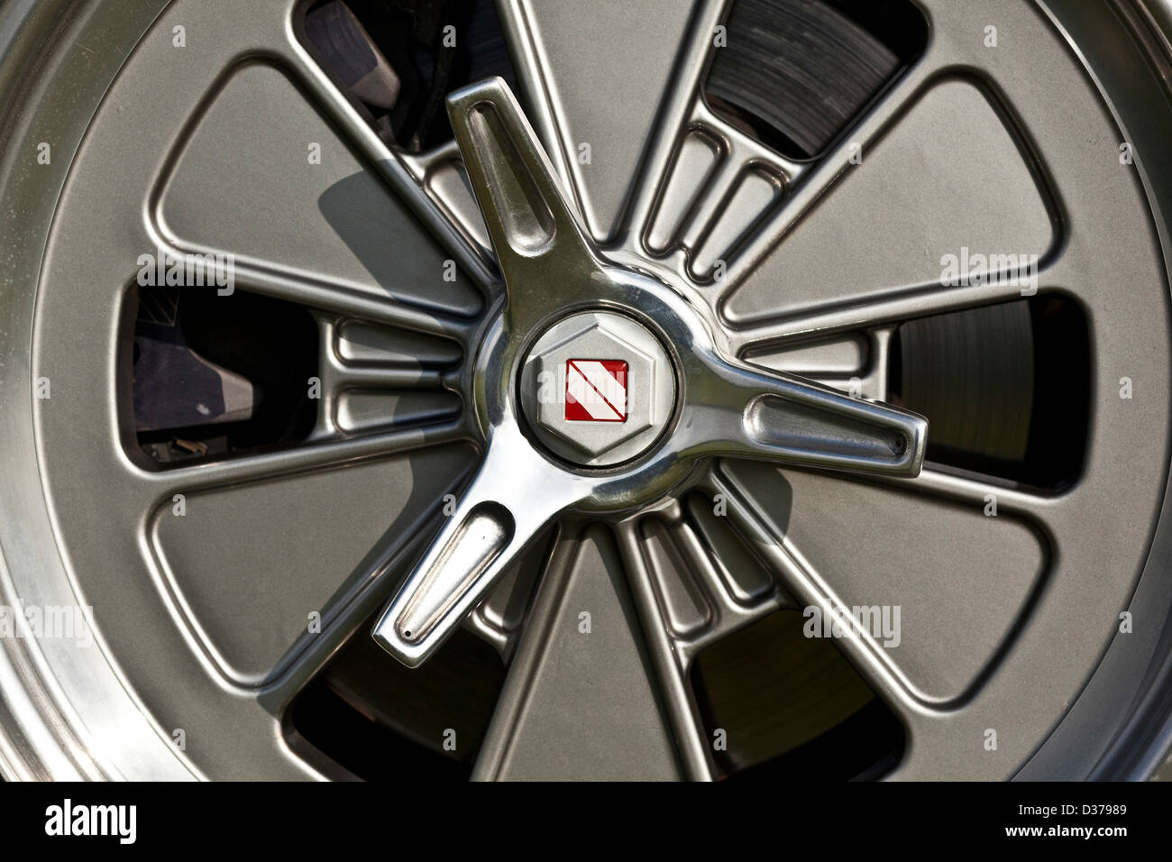 Wheel hub on the Shelby Daytona Cobra Coupe racing car, Winchester, UK, 16 08 2010 Stock Photo