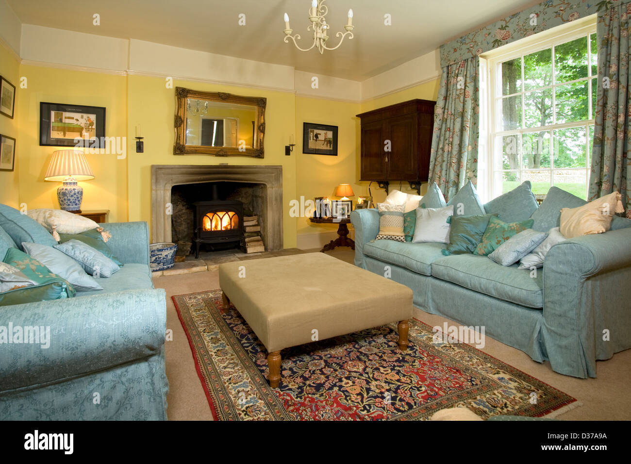 Traditional british living room hires stock photography and images Alamy
