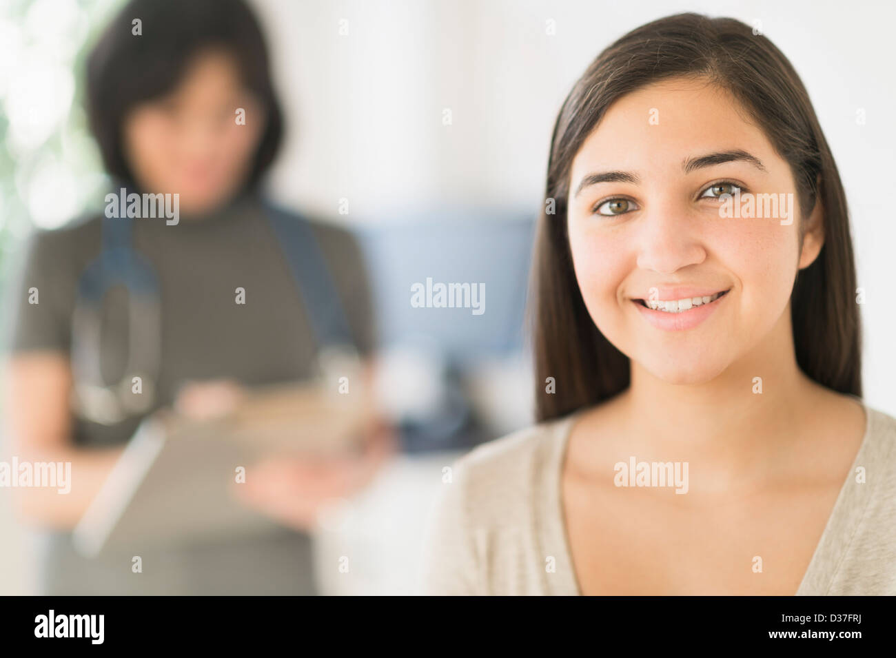 USA, New Jersey, Jersey City, Teenage girl (1617) in doctor's office