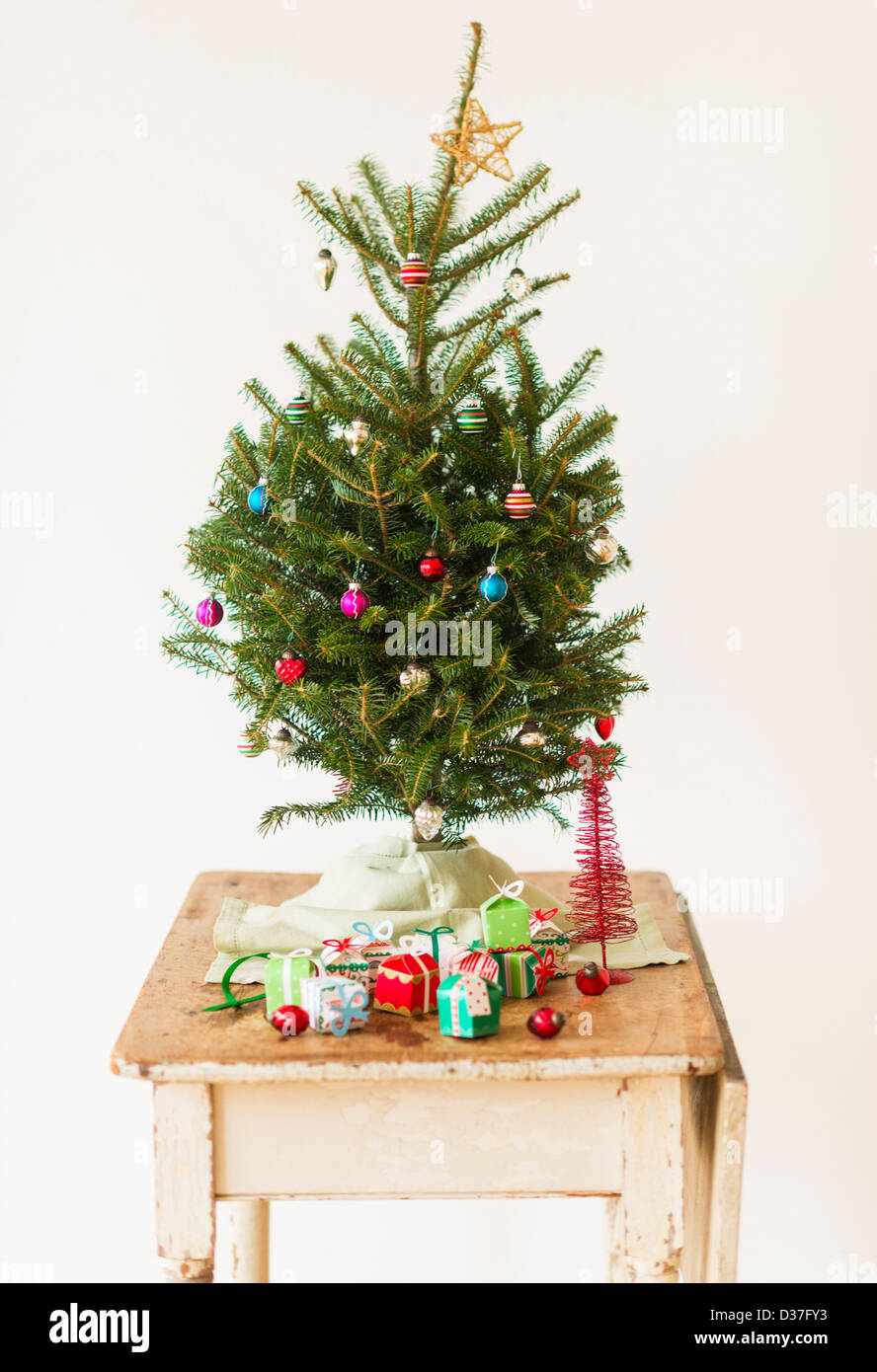 Christmas tree and desk hires stock photography and images Alamy