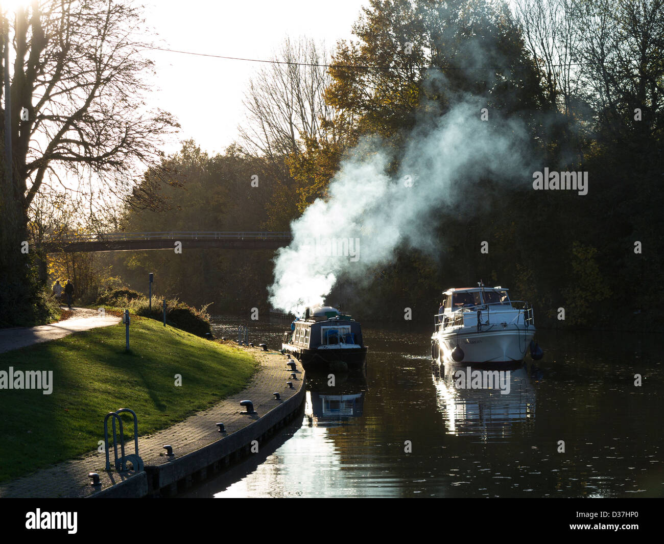 Narrowboat moored on the River Thames near Weybridge, Surrey Stock Photo