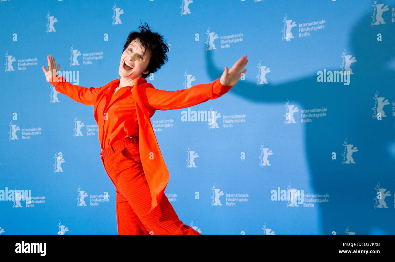 French actress Juliette Binoche poses at a photocall for the movie 'Camille Claudel 1915' during the 63rd annual Berlin International Film Festival, in Berlin, Germany, 12 February 2013. The movie is presented in competition at the Berlinale. Photo: Kay Nietfeld/dpa +++(c) dpa - Bildfunk+++ Stock Photo