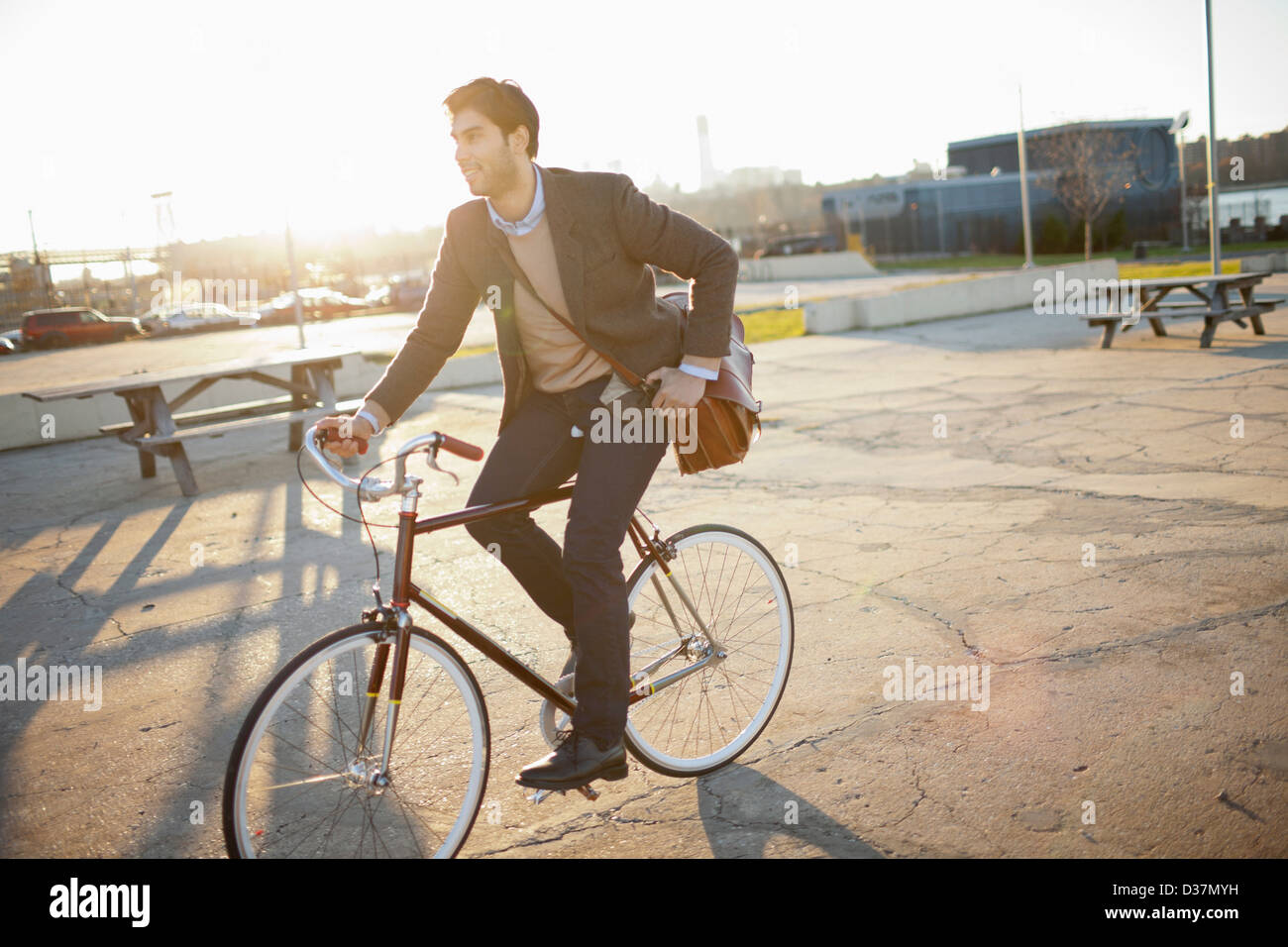 He going. Мужчина на велосипеде. Фото парня на Велике. Man on Bike. Man riding a Bike.