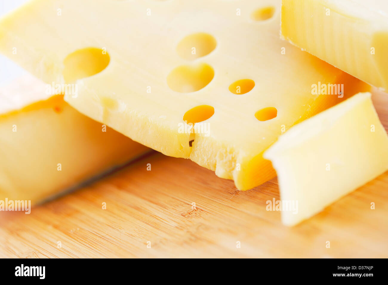 Норвежский коричневый сыр брюност. Норвежский козий сыр коричневый. Сыр брюност. Норвежский козий сыр. Брюност.