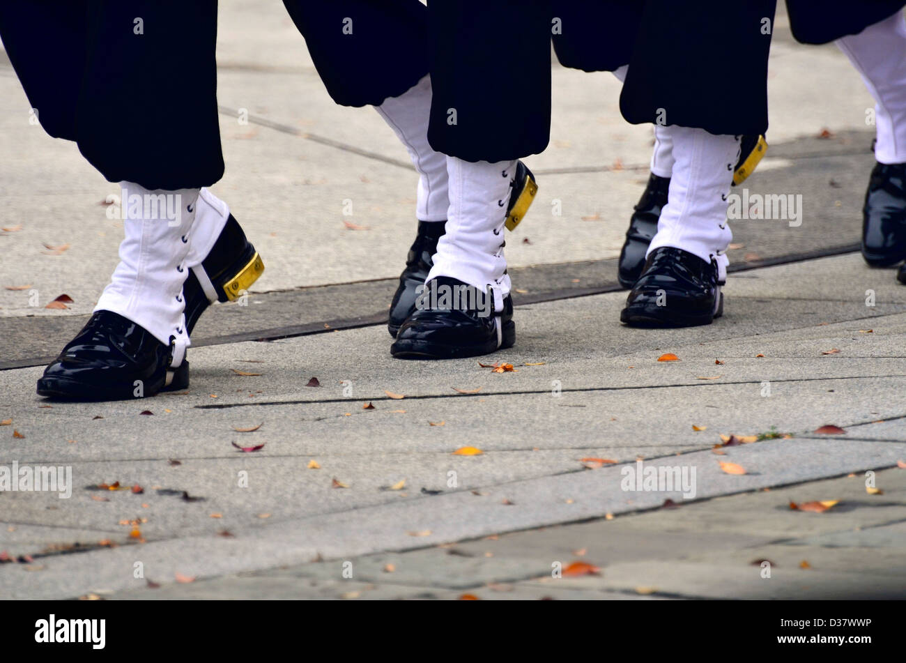 Group of soldiers marching hi-res stock photography and images - Alamy