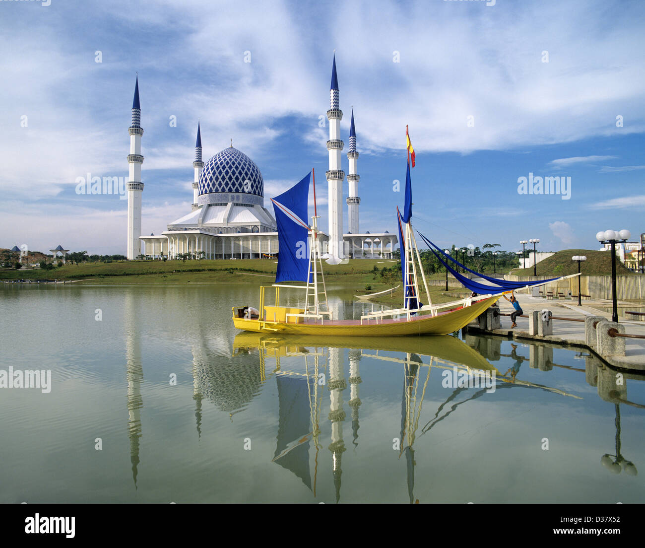 Malaysia, Selangor, Sha Alam, evening view of Selangor State Mosque, Masjid Sultan Salahuddin Aziz Shah. Stock Photo