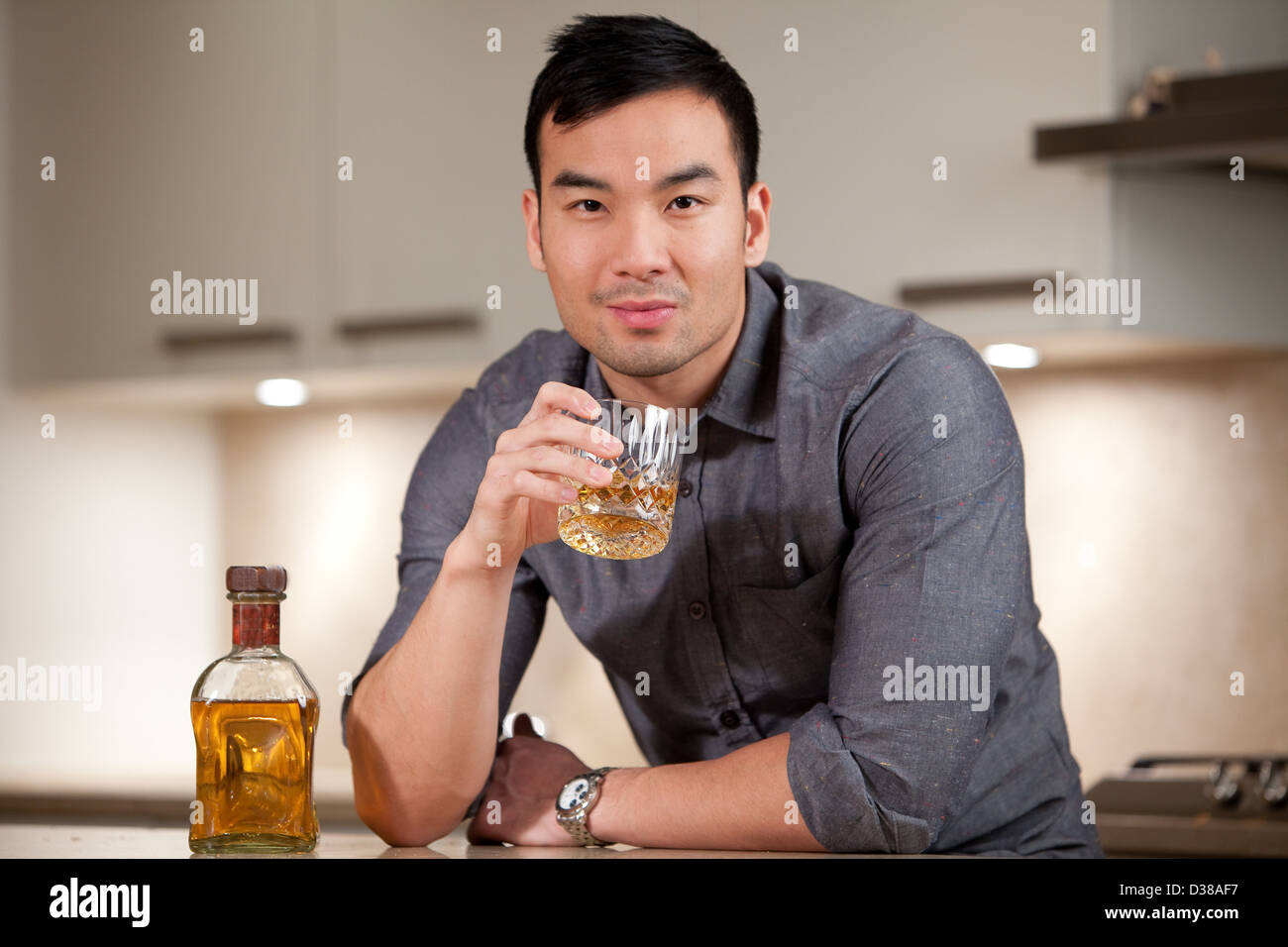 Man holding glass bottle whiskey hi-res stock photography and images - Alamy